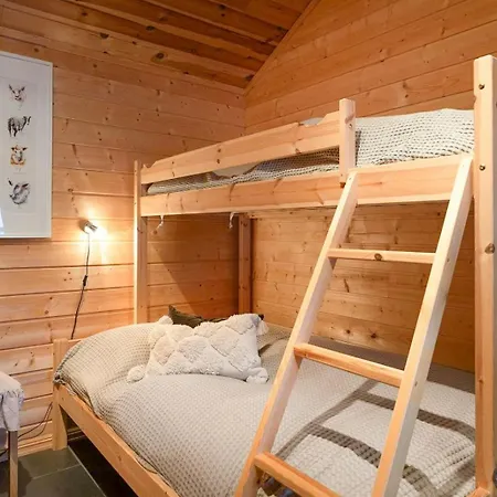 Family With Shelter By Gautetjern Gol