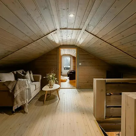 Family With Shelter By Gautetjern Feriehus